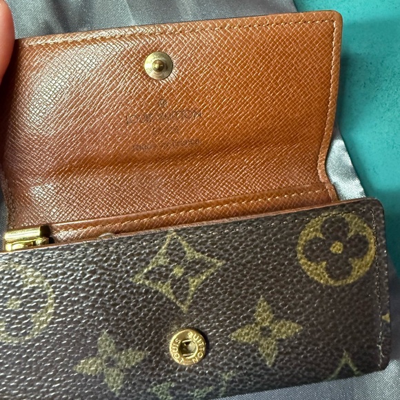 Louis Vuitton Monogram Key Holder - Picture 2 of 7